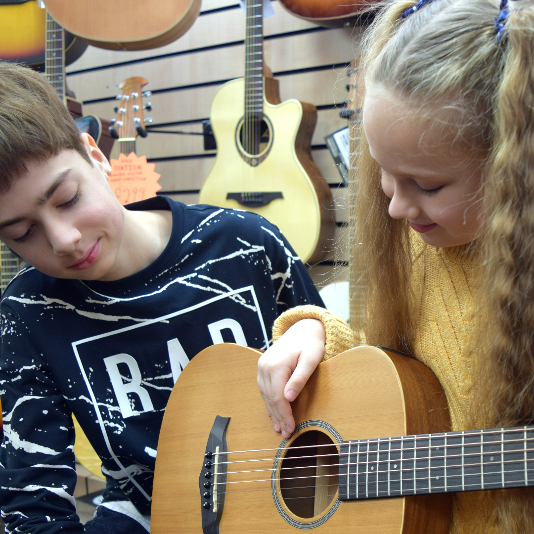 4X Guitar Lessons with Jack at Bromley for ADULTS
