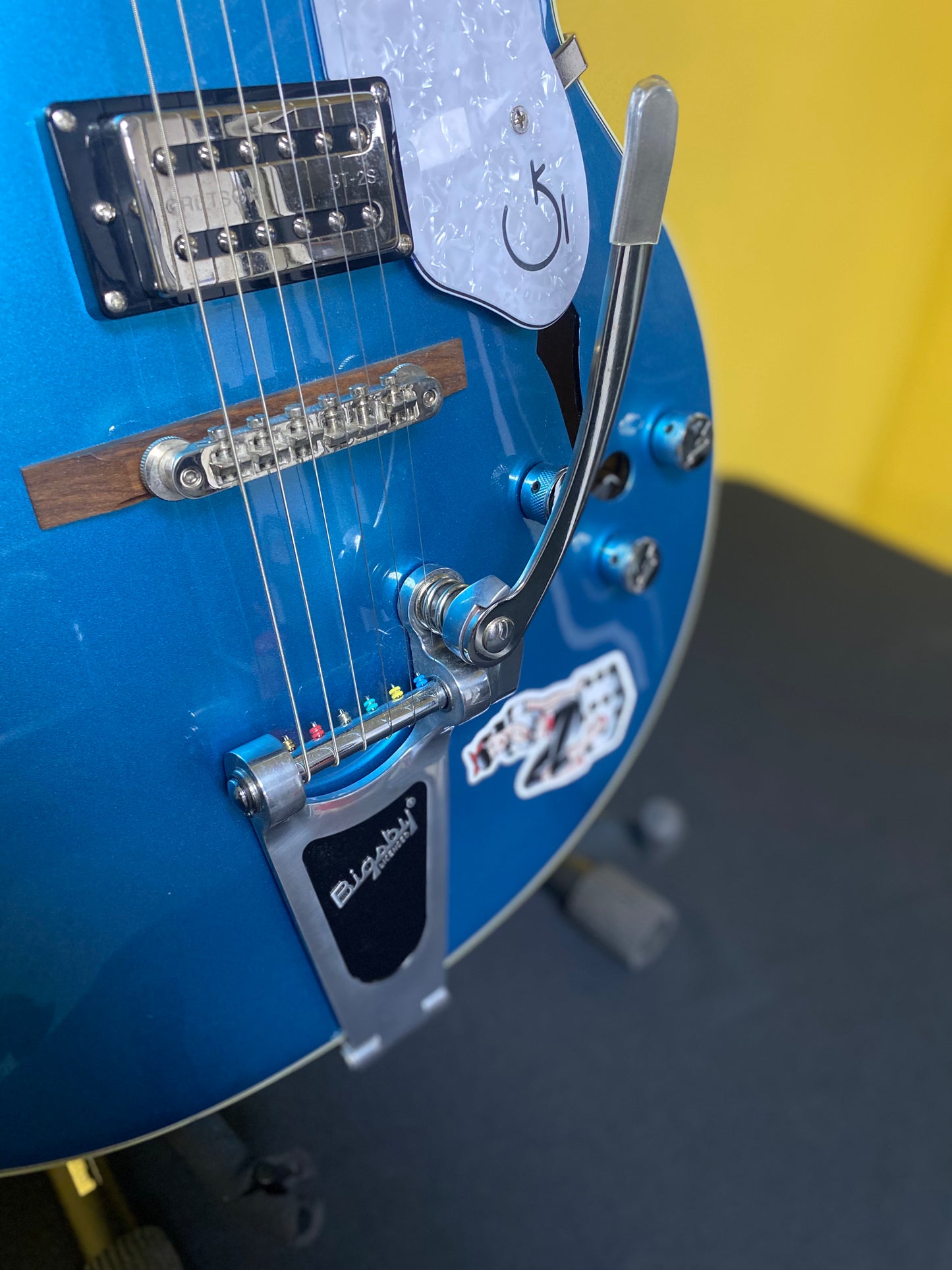 Grestch Streamliner G2420T/RVBL Semi Acoustic Guitar w/Bigsby