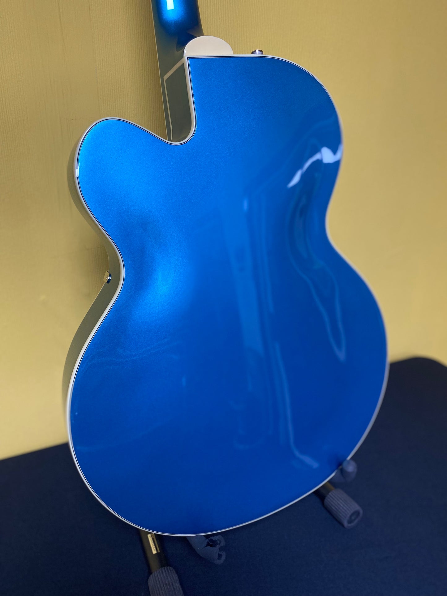 Grestch Streamliner G2420T/RVBL Semi Acoustic Guitar w/Bigsby