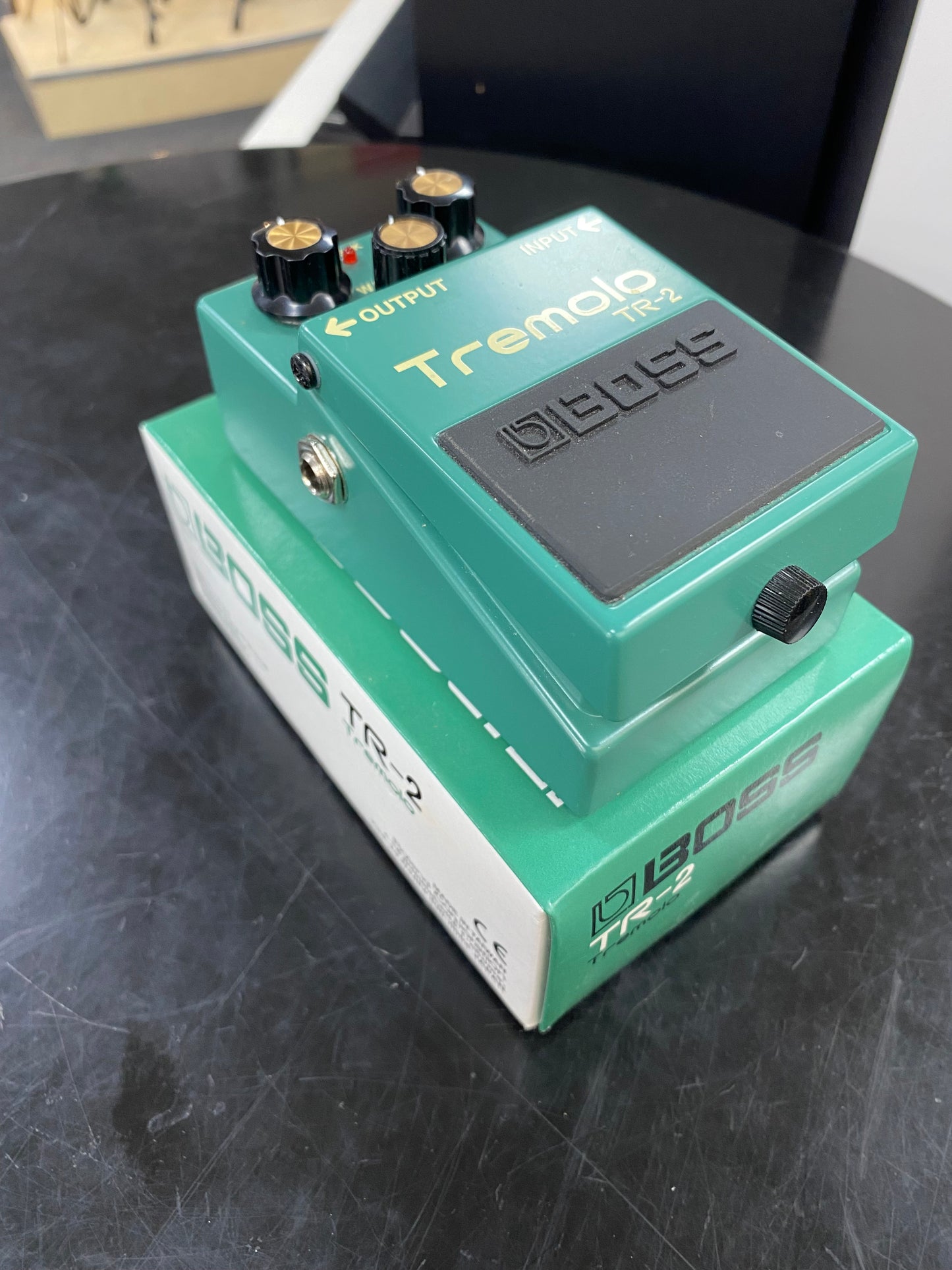 Boss TR-2 Tremolo Guitar Effects Pedal & Box