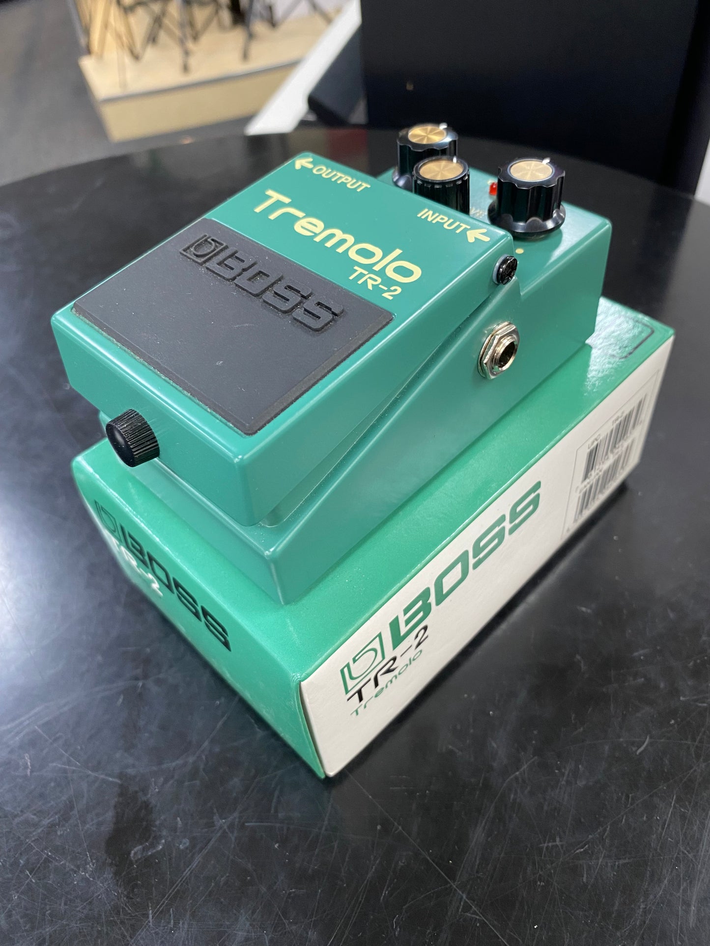 Boss TR-2 Tremolo Guitar Effects Pedal & Box