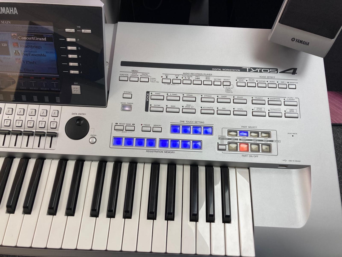 Yamaha Tyros 4 Digital Workstation Keyboard - 61 Note w/Speakers