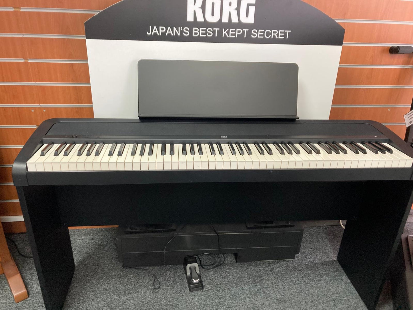 USED Korg B1 88 Key Digital Piano w/Stand, Pedal & Music Rest