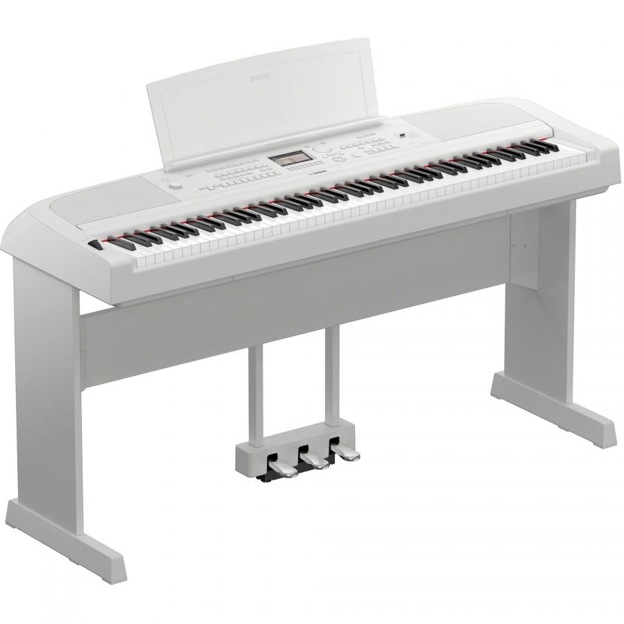 DGX670 Pack in White, with stand and pedal