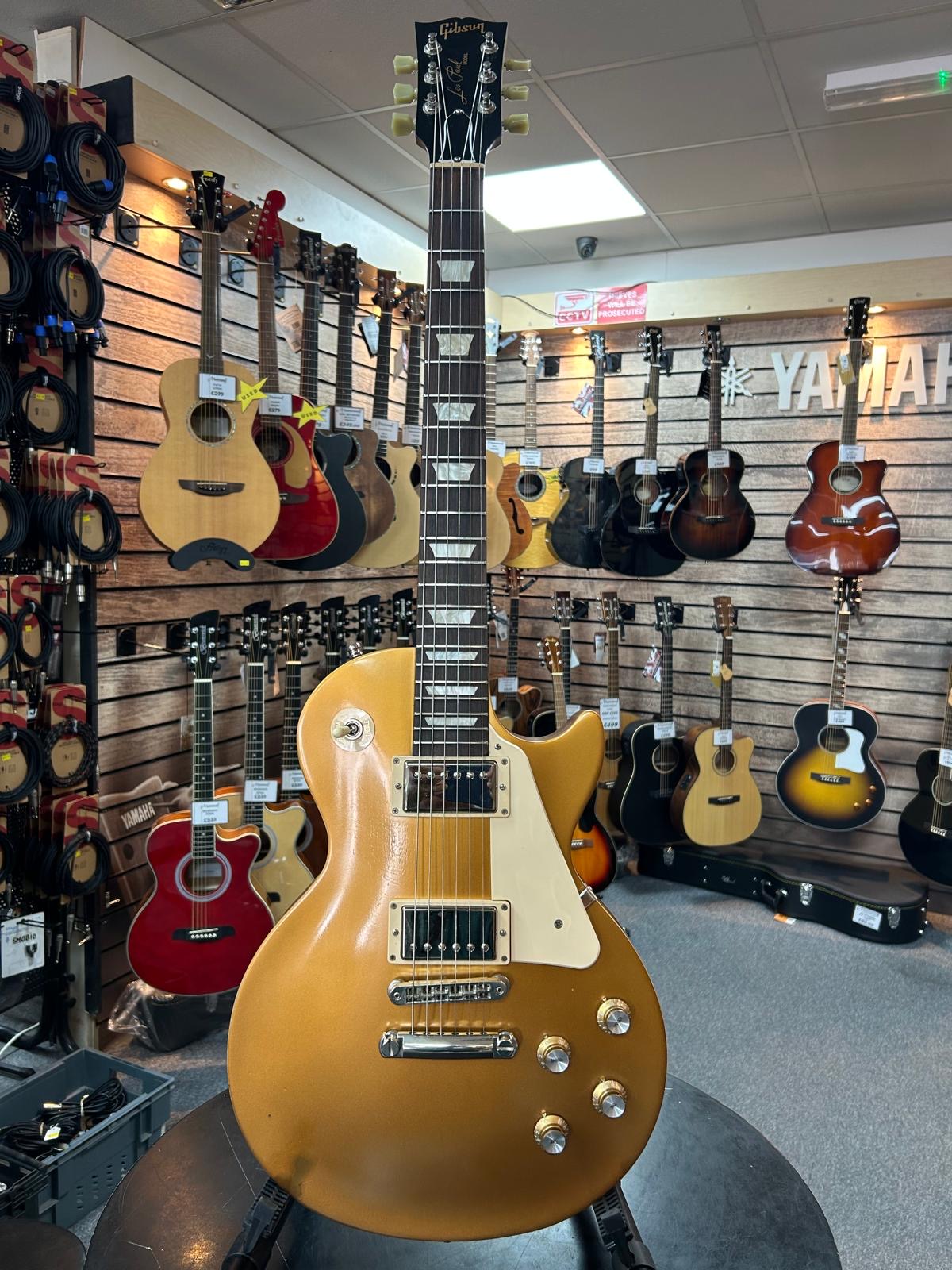 Beautiful Gold Top Gibson Les Paul Tribute (2018) & Premium Gibson Soft Case