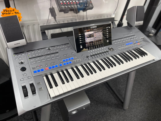 USED Tyros 5 61 Note Workststion Keyboard with Speakers