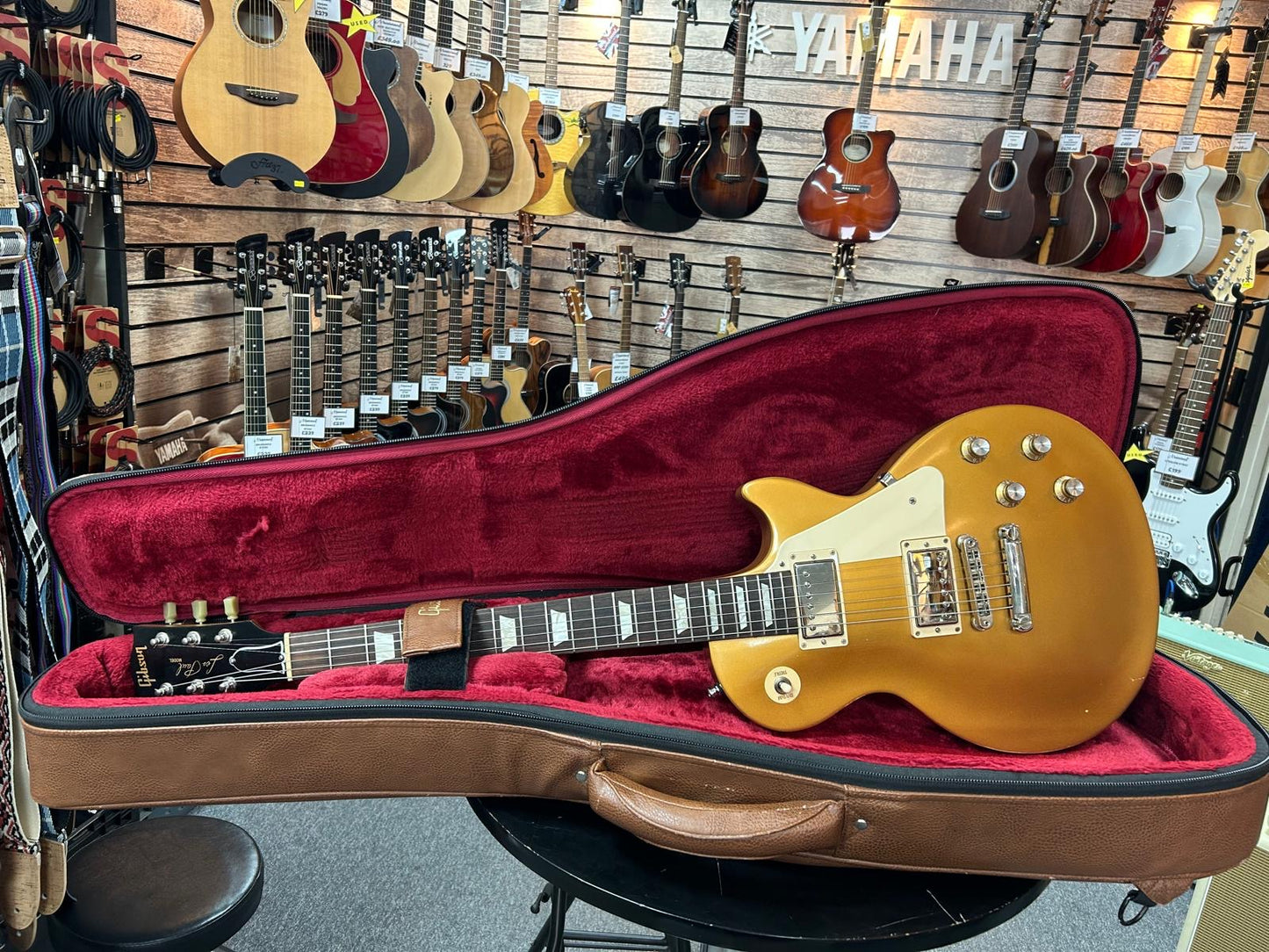 Beautiful Gold Top Gibson Les Paul Tribute (2018) & Premium Gibson Soft Case