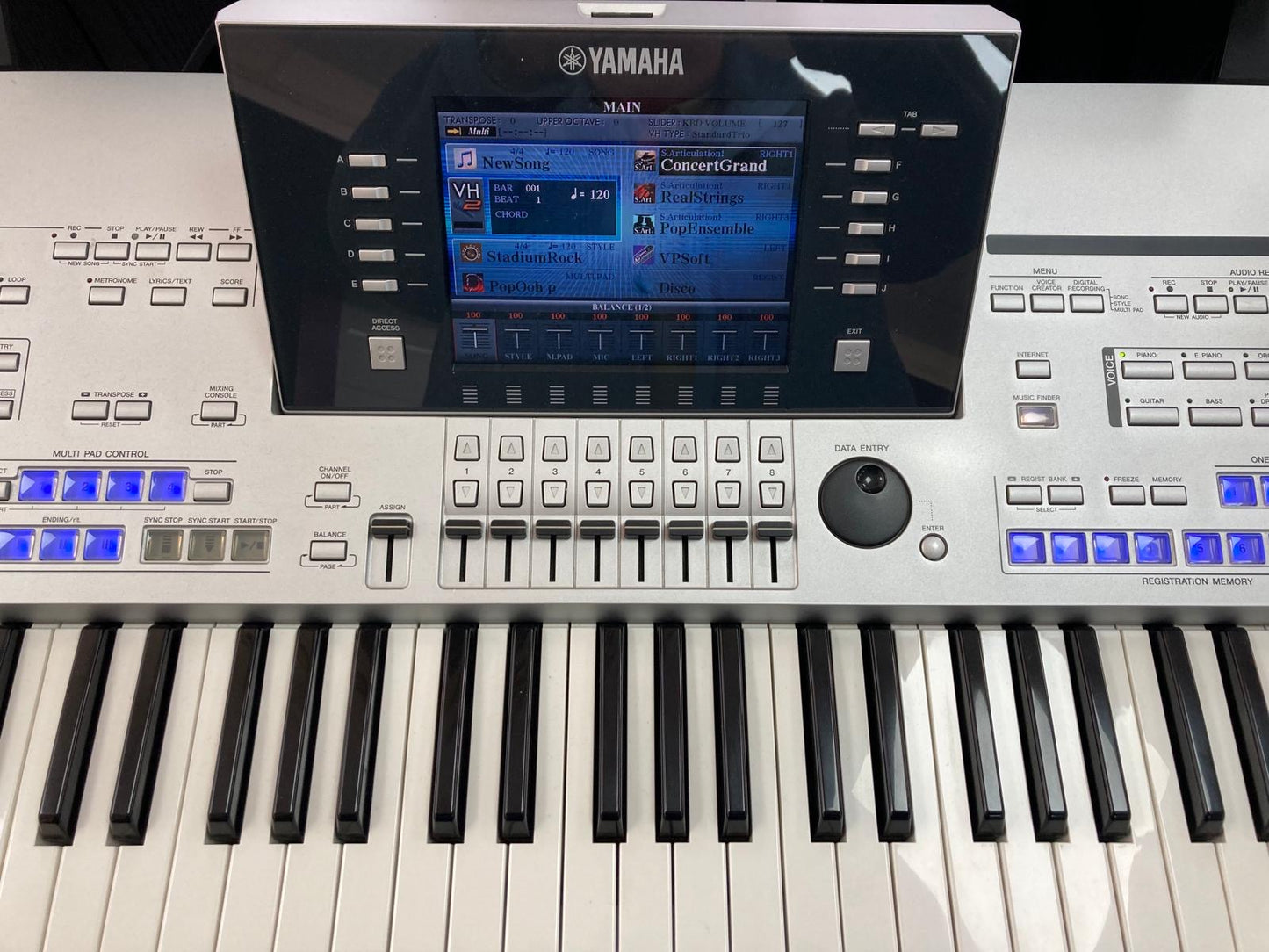 Yamaha Tyros 4 Digital Workstation Keyboard - 61 Note w/Speakers