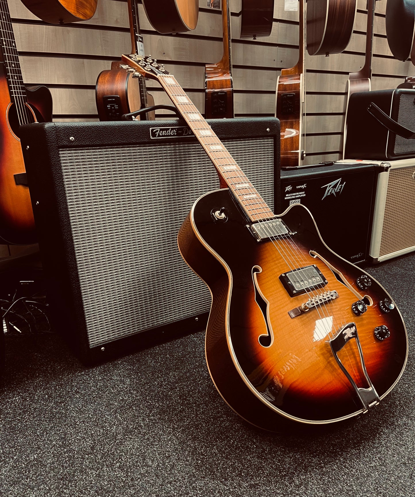 Beautiful Stagg A300VS Semi Acoustic Violinburst Jazz Guitar