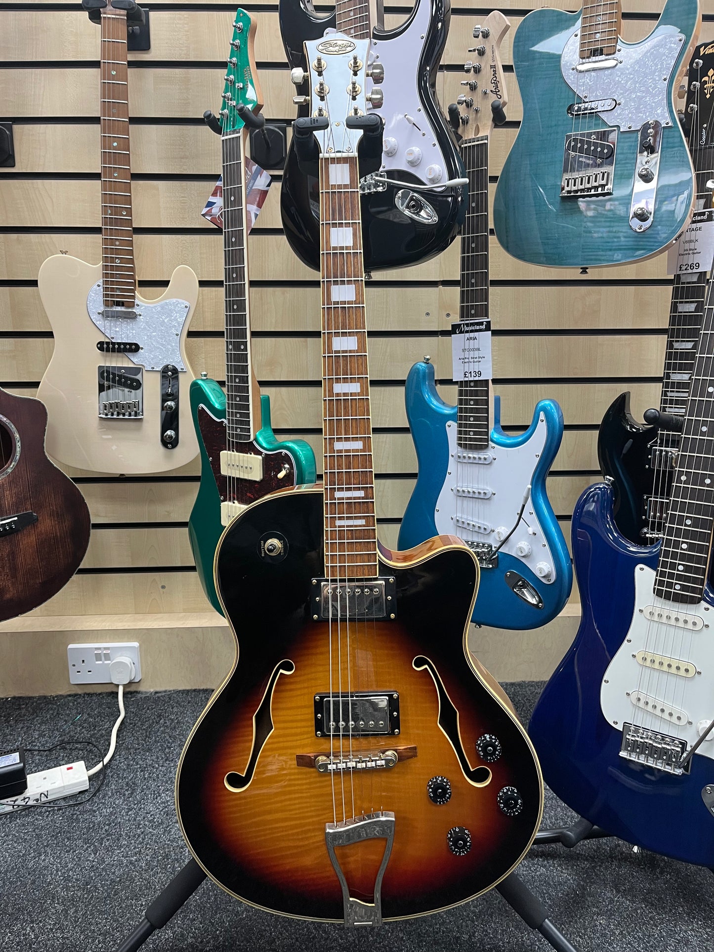 Beautiful Stagg A300VS Semi Acoustic Violinburst Jazz Guitar