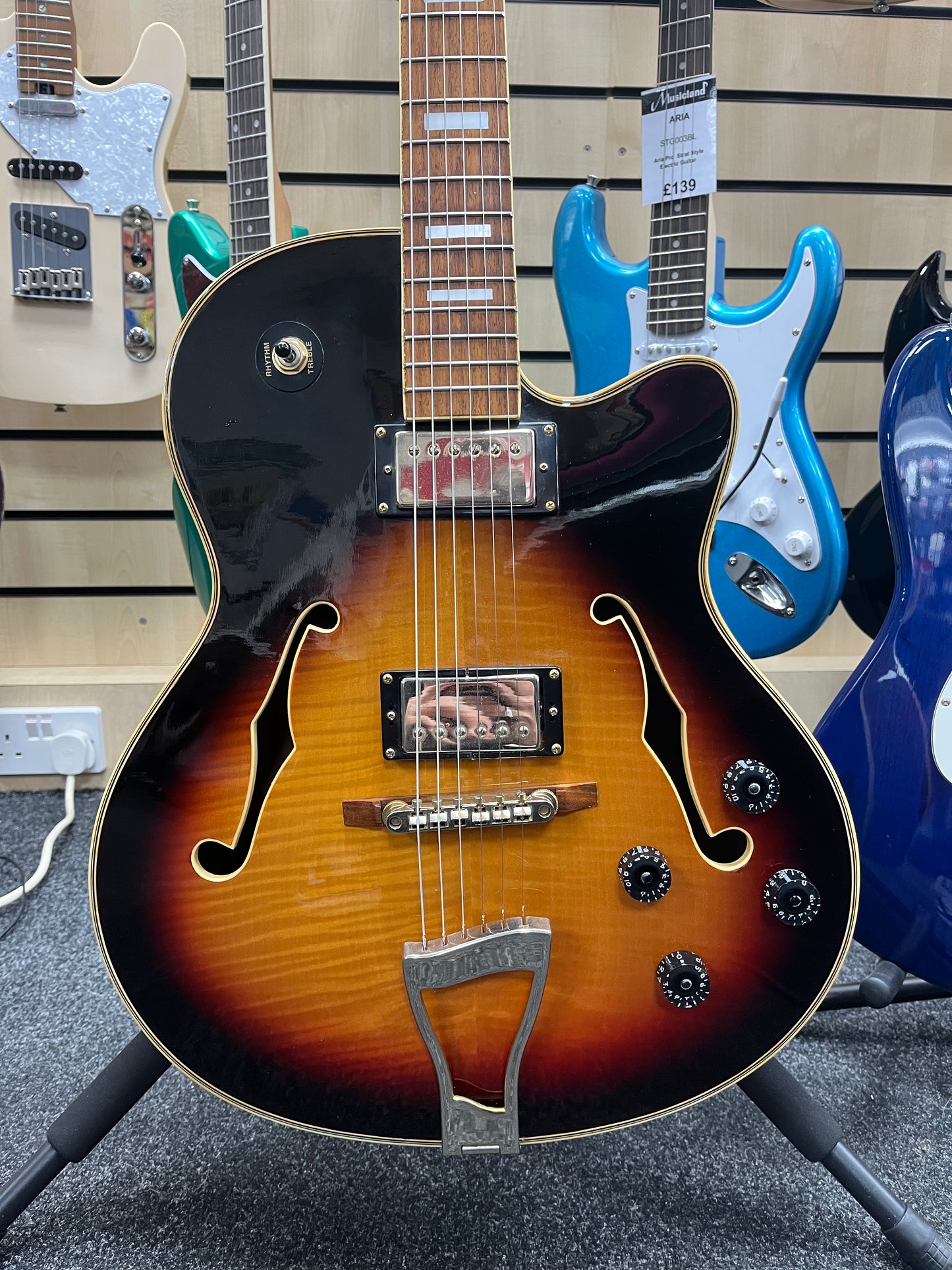 Beautiful Stagg A300VS Semi Acoustic Violinburst Jazz Guitar