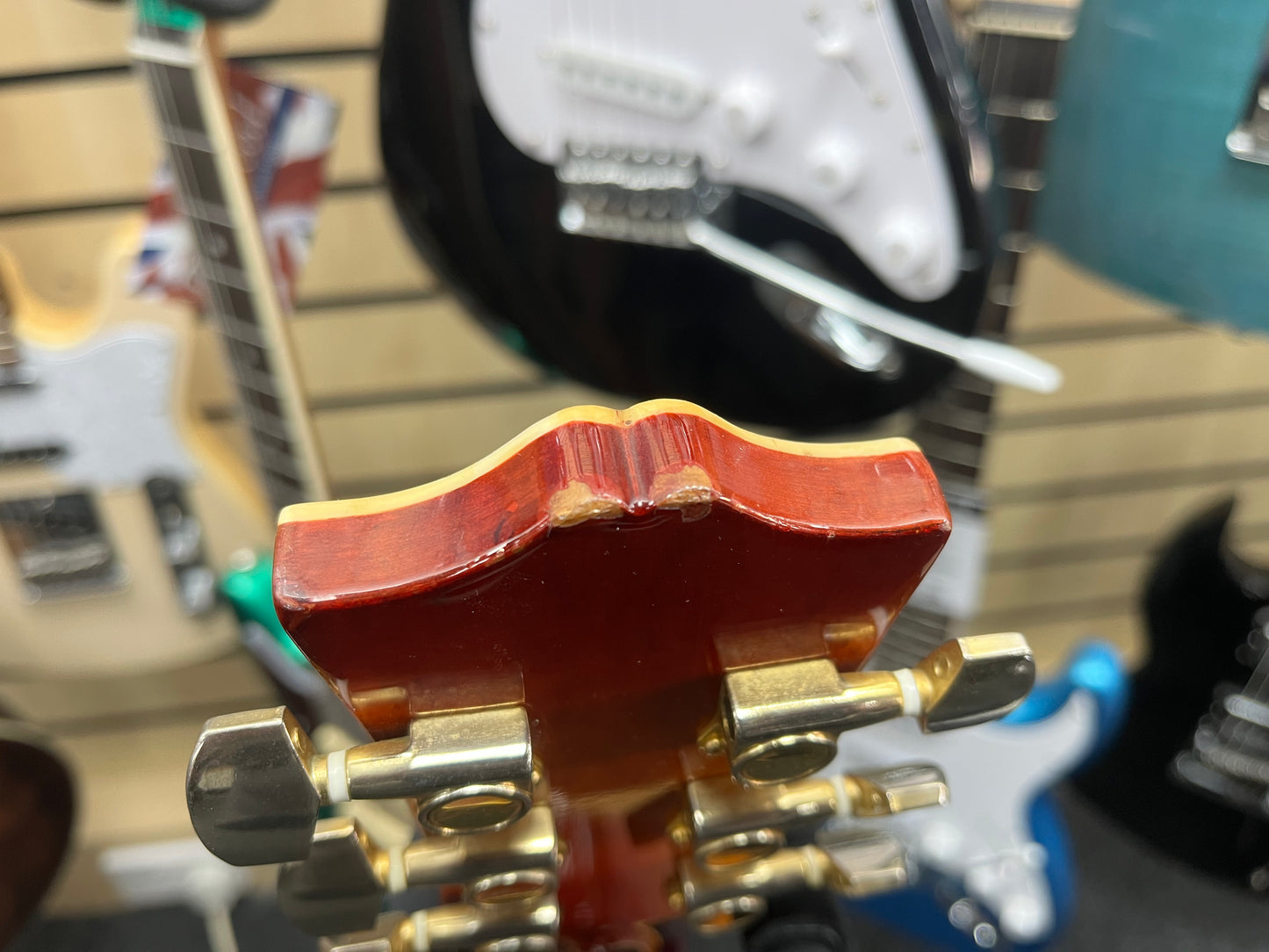 Beautiful Stagg A300VS Semi Acoustic Violinburst Jazz Guitar