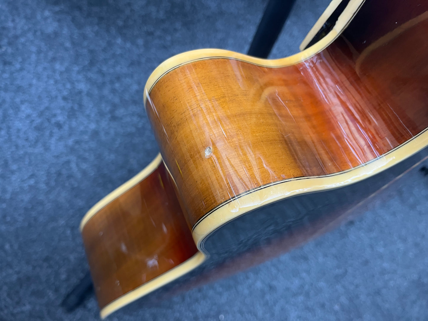 Beautiful Stagg A300VS Semi Acoustic Violinburst Jazz Guitar