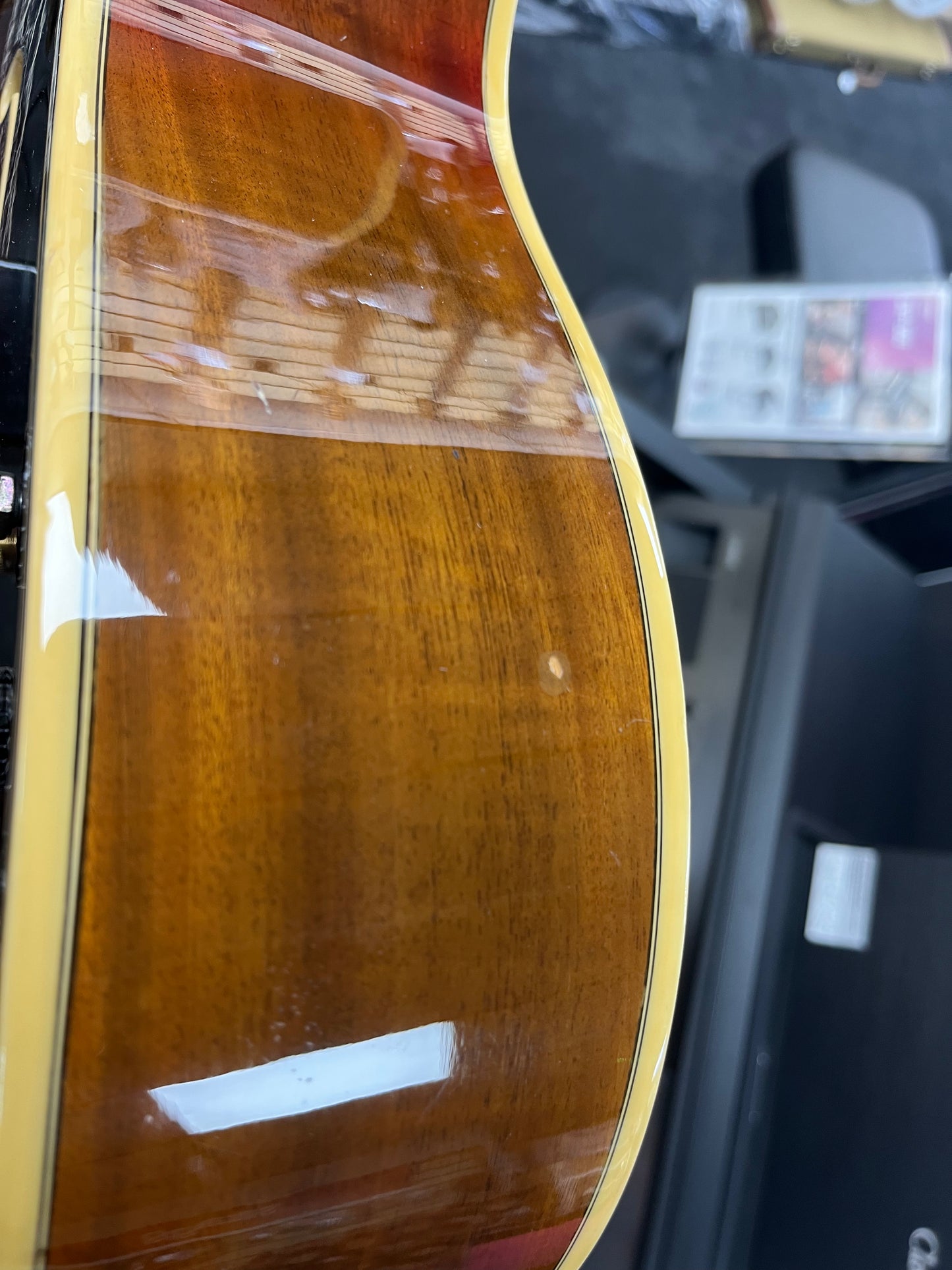 Beautiful Stagg A300VS Semi Acoustic Violinburst Jazz Guitar