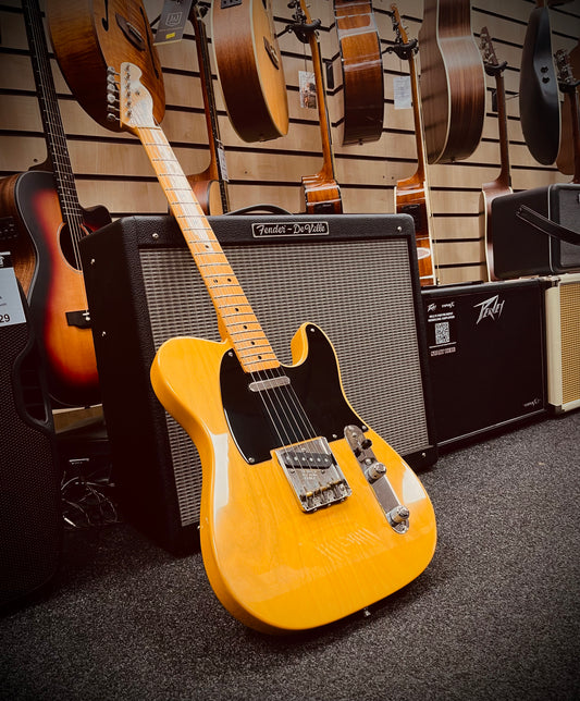1998 Fender American Vintage '52 Reissue (AVRI) Butterscotch Telecaster & Fender Tweed Hard Case