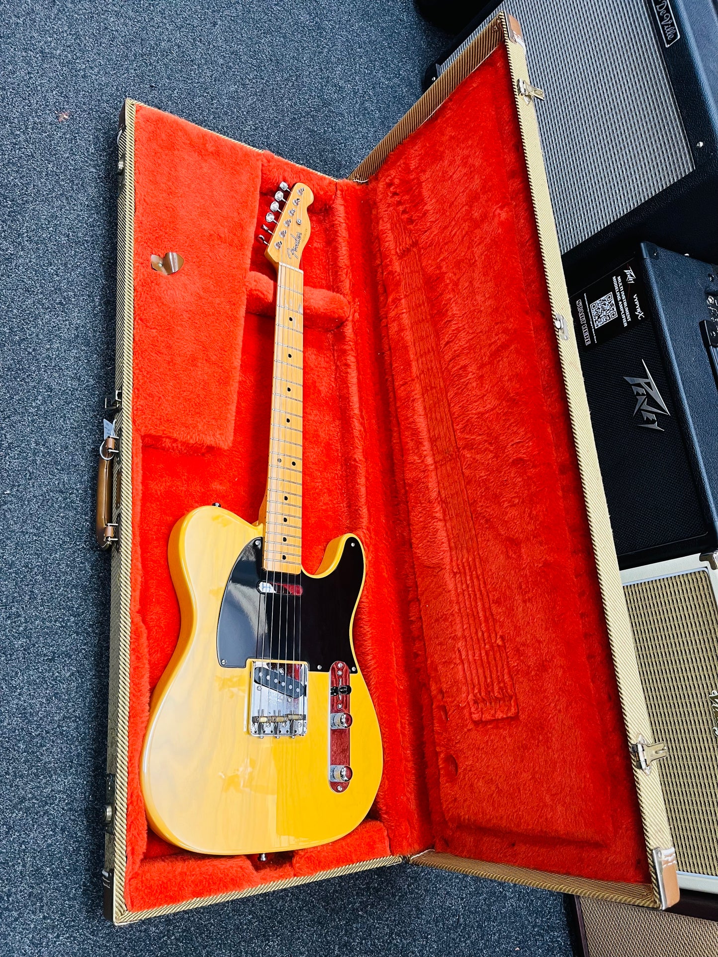 1998 Fender American Vintage '52 Reissue (AVRI) Butterscotch Telecaster & Fender Tweed Hard Case
