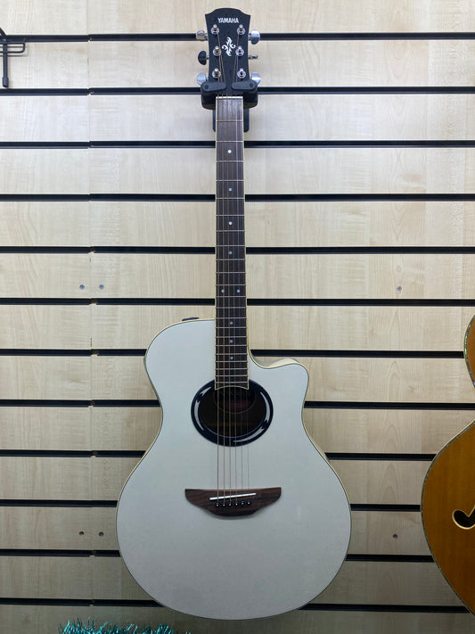 Yamaha APX500II Electro Acoustic Guitar in Cream