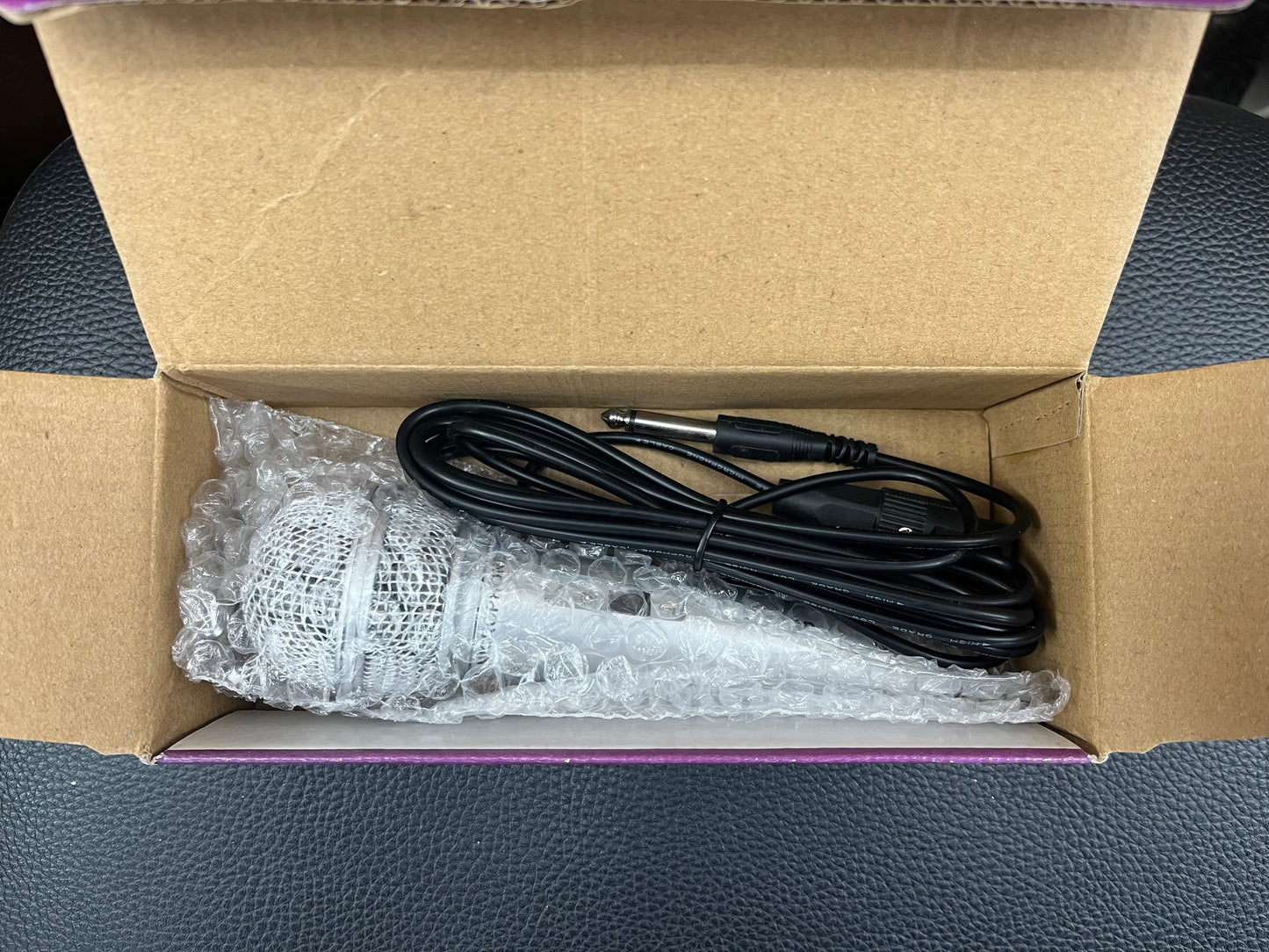 Mr Entertainer Dynamic Vocal Microphone & 3M XLR to Jack Lead