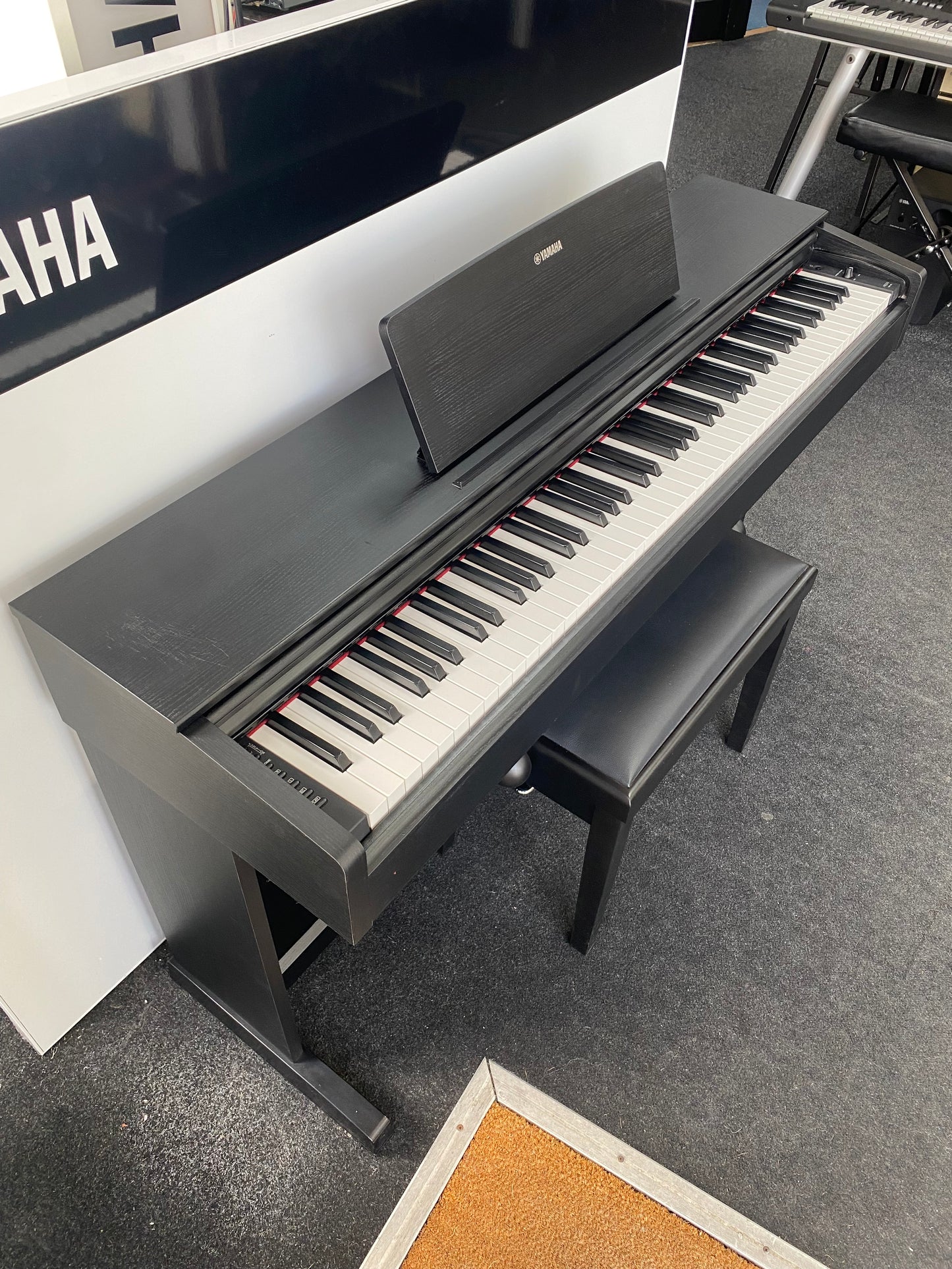Used Yamaha Arius YDP143B - Including Adjustable Piano Bench