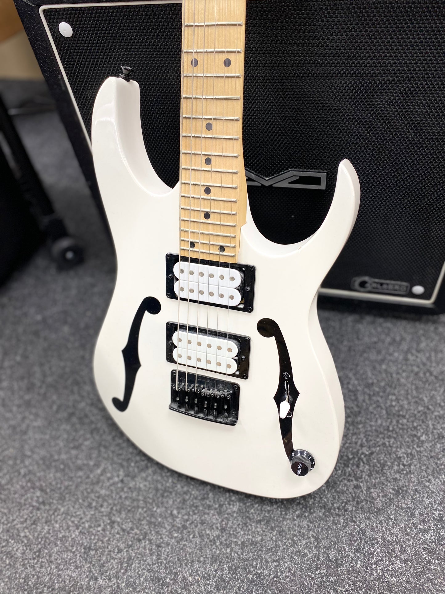 Ibanez PGM MIKRO Paul Gilbert Short Scale Signature