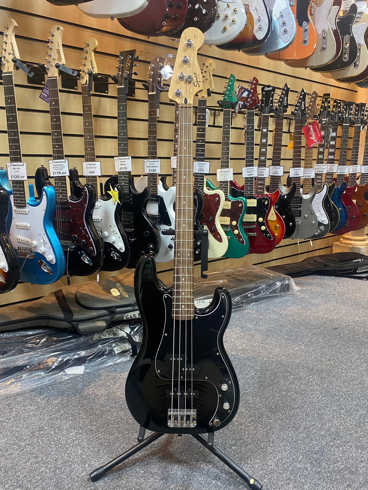 Squier Precision Bass in Black