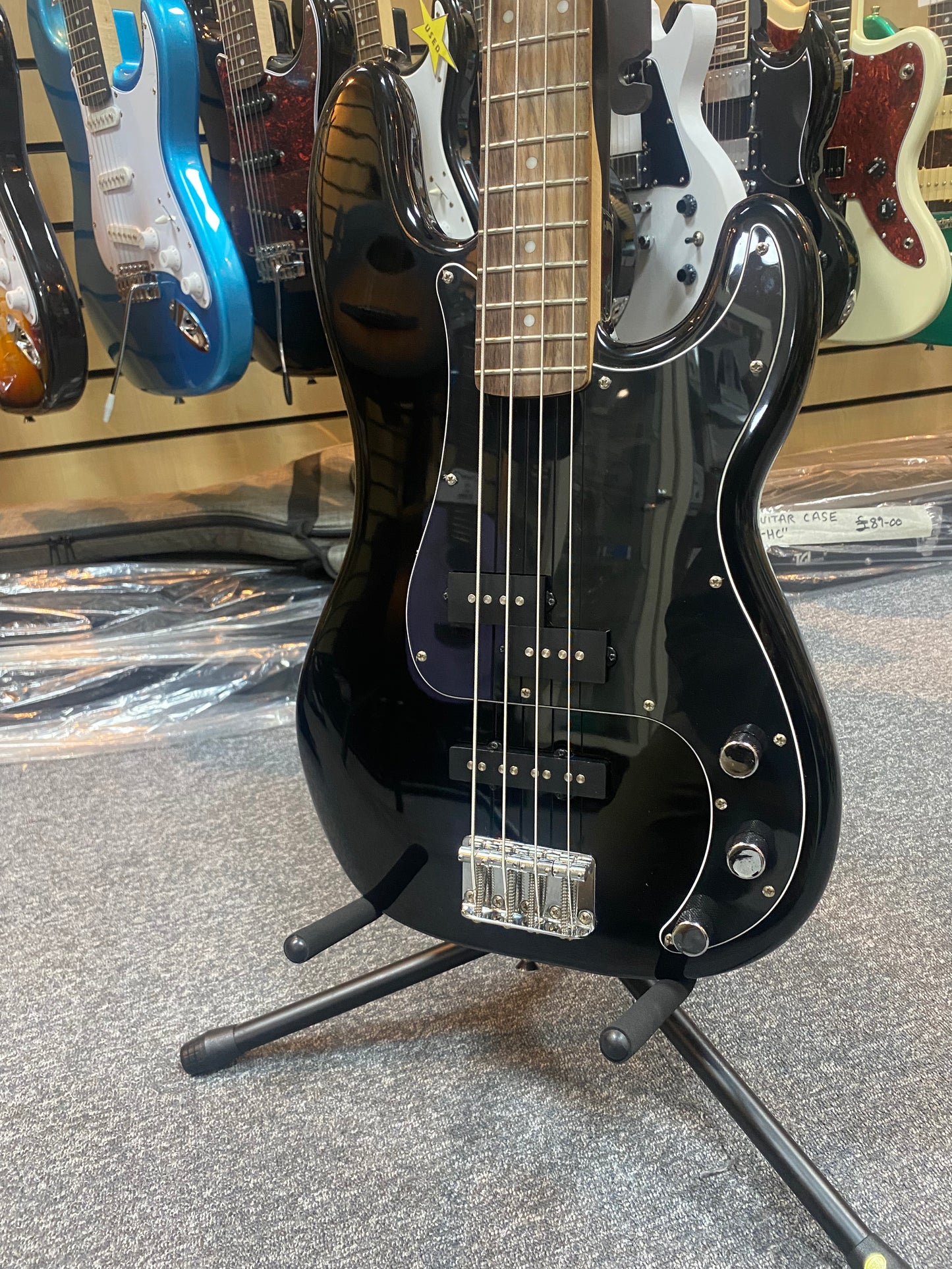 Squier Precision Bass in Black