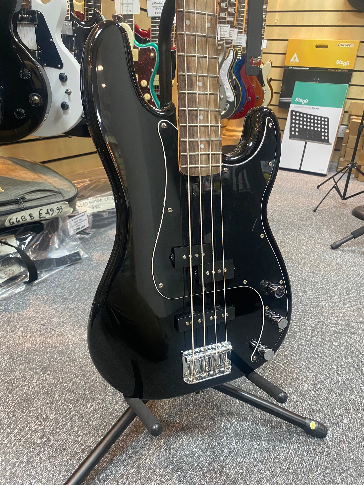 Squier Precision Bass in Black