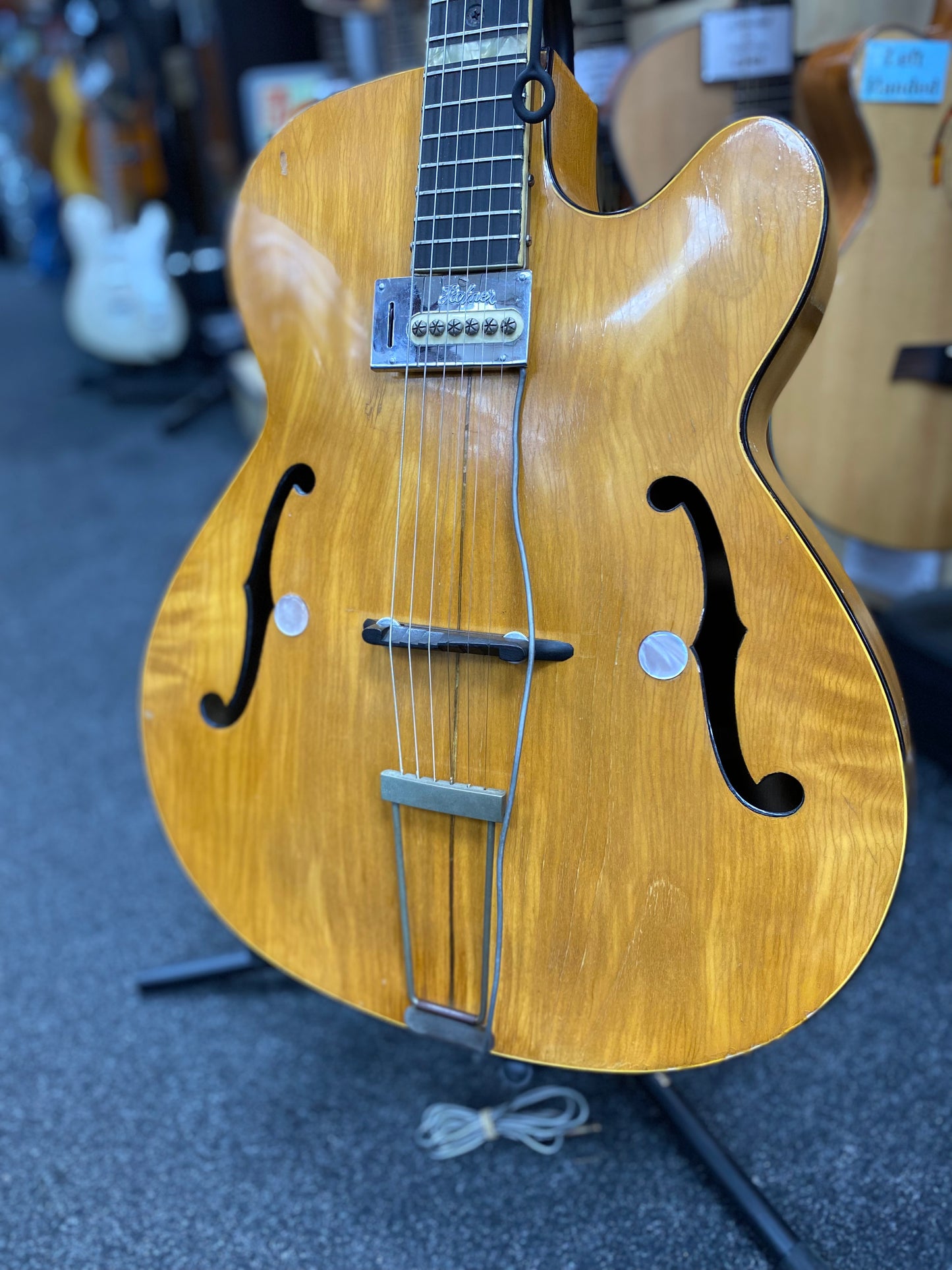 Vintage 1950s Zenith Super Cutaway Deluxe Model 33 Archtop Guitar