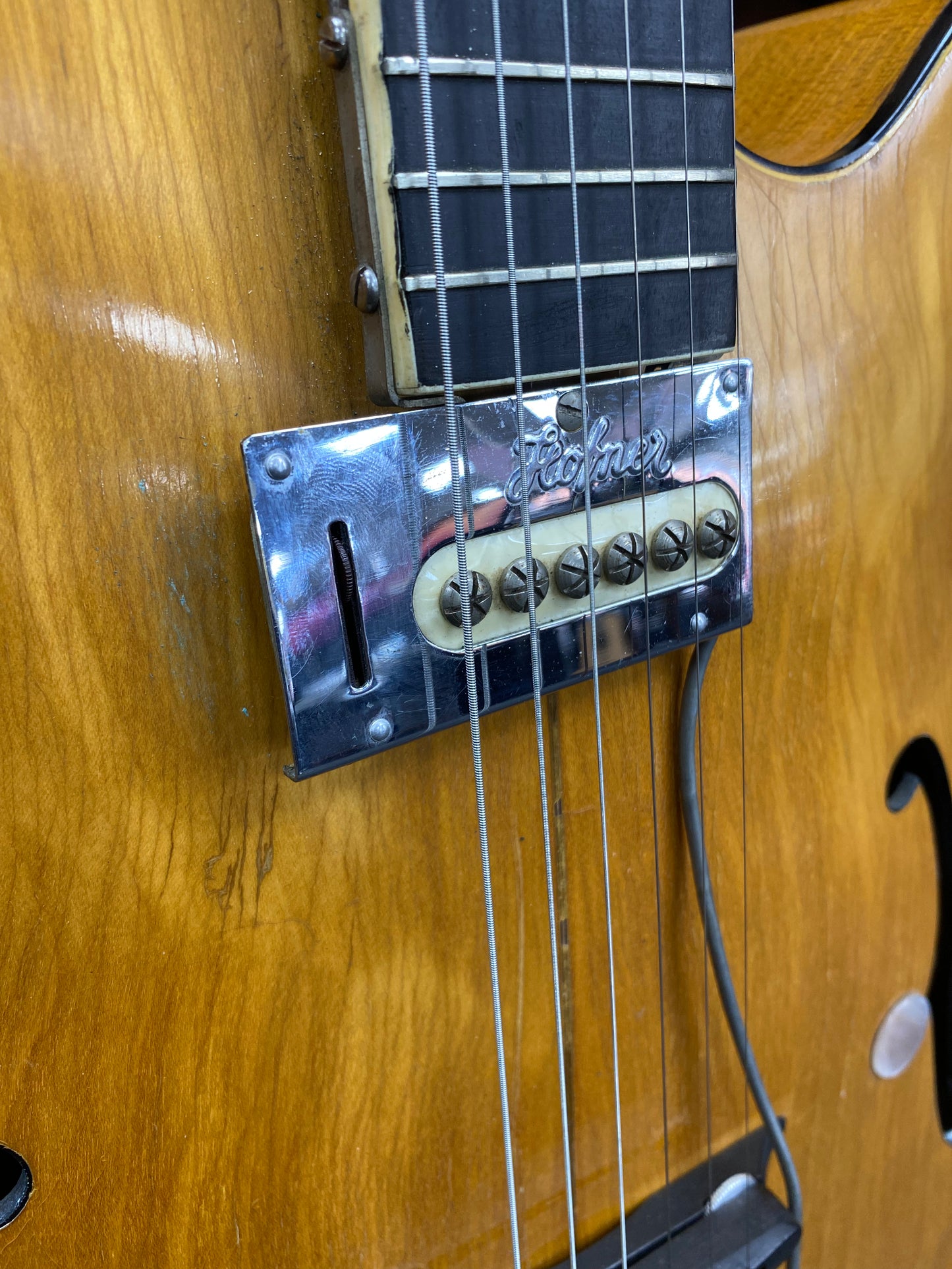 Vintage 1950s Zenith Super Cutaway Deluxe Model 33 Archtop Guitar