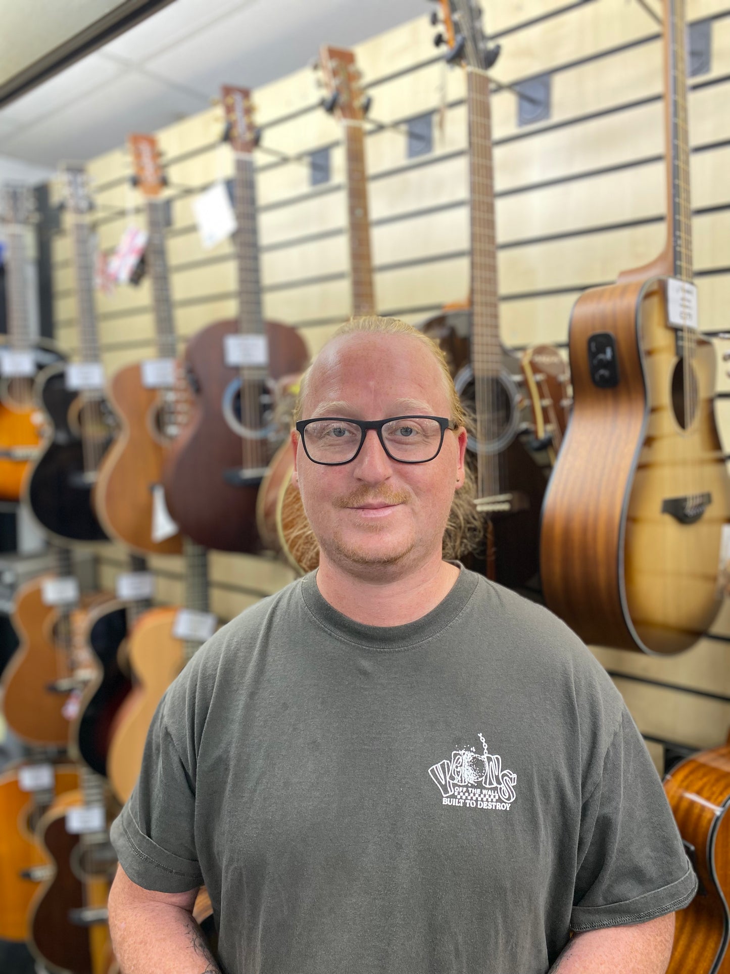 4X Guitar Lessons with Jordan at Bromley for CHILDREN age (7-18) Family rate 2 or more Children