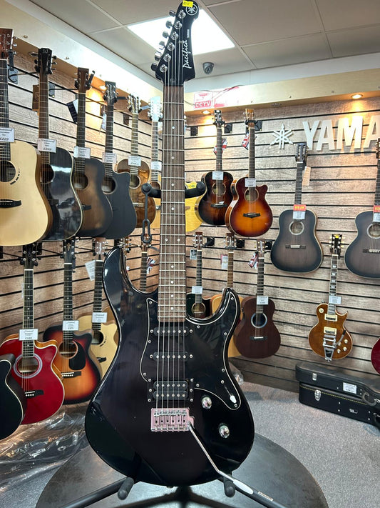 Yamaha Pacifica - Black Electric Guitar