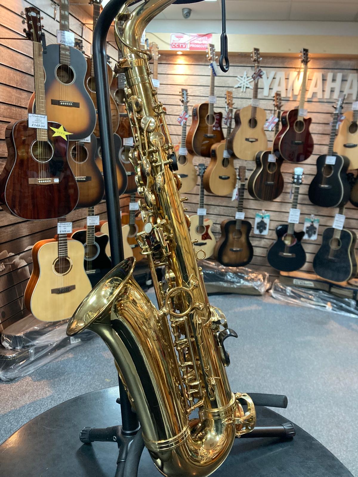 Earlham Pro II Alto Sax Outfit w/case