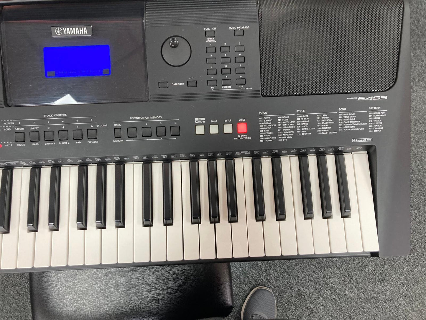 Used Yamaha PSRE453 61 Note Keyboard