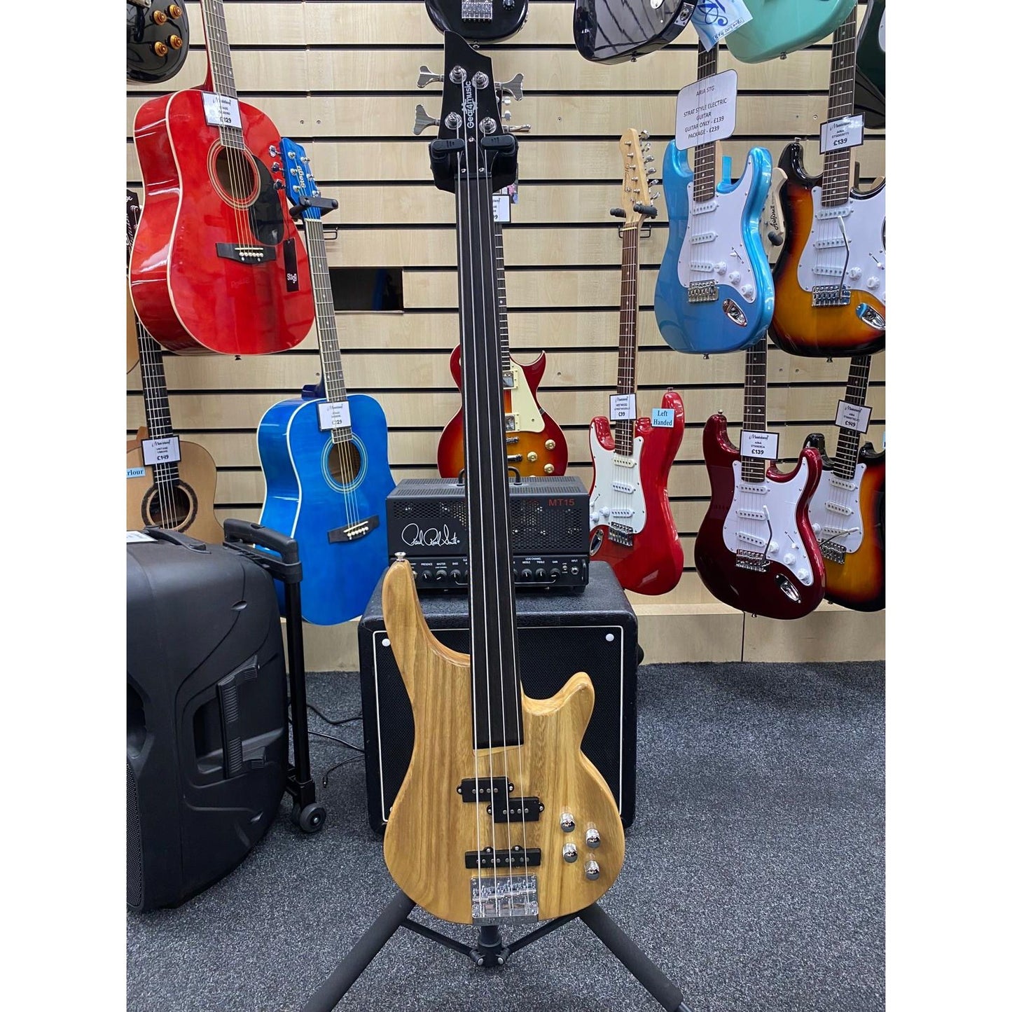 Fretless 4 String 'gear4music Chicago' Bass Guitar - Natural
